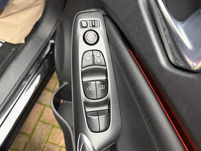 Nissan Juke 1.0 DiG-T N-Connecta 5dr