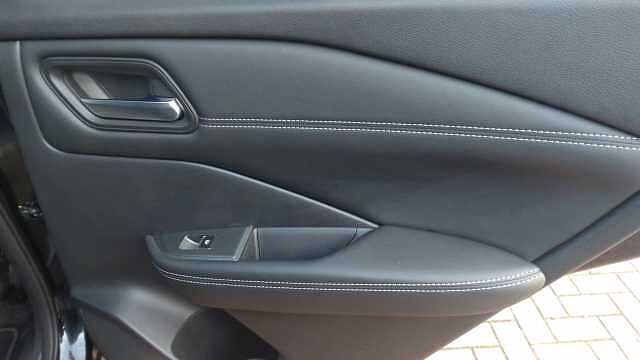 Nissan Qashqai 1.3 DiG-T MH N-Connecta 5dr