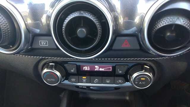 Nissan Juke 1.6 Hybrid Tekna 5dr Auto