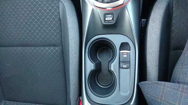 Nissan Juke 1.0 DiG-T N-Connecta 5dr DCT