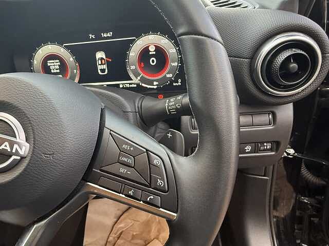 Nissan Juke 1.0 DiG-T N-Connecta 5dr DCT