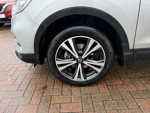 Nissan Qashqai 1.3 DiG-T N-Connecta 5dr