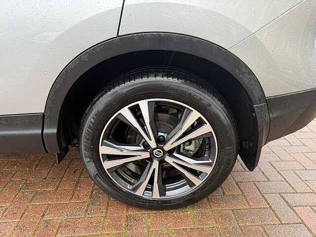 Nissan Qashqai 1.3 DiG-T N-Connecta 5dr