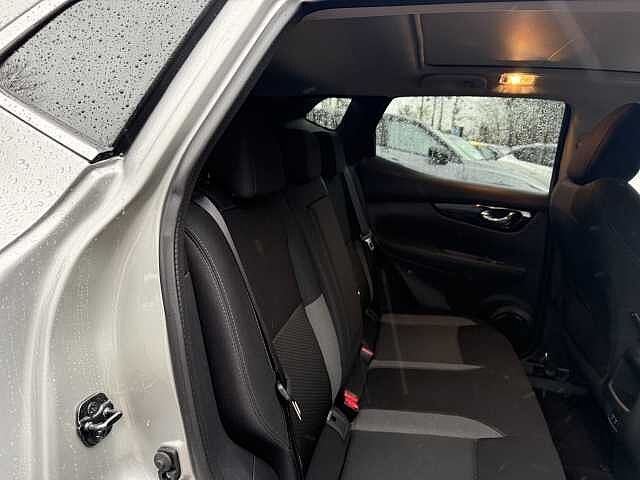 Nissan Qashqai 1.3 DiG-T N-Connecta 5dr