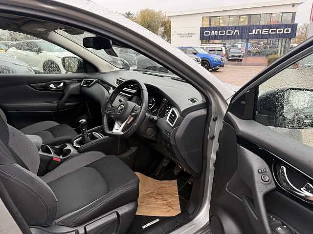 Nissan Qashqai 1.3 DiG-T N-Connecta 5dr