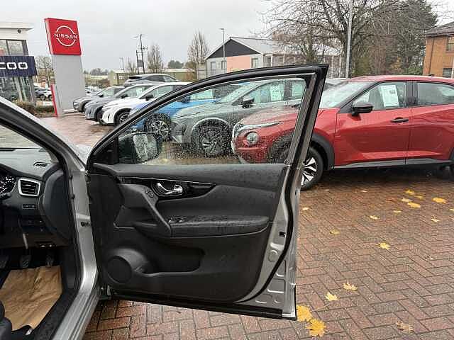 Nissan Qashqai 1.3 DiG-T N-Connecta 5dr