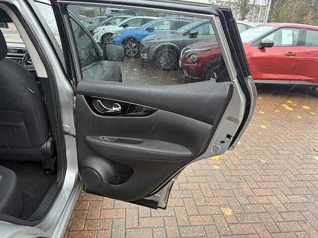 Nissan Qashqai 1.3 DiG-T N-Connecta 5dr