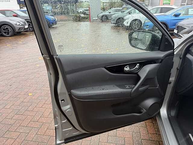 Nissan Qashqai 1.3 DiG-T N-Connecta 5dr