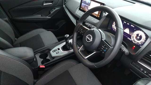 Nissan Qashqai 1.3 DiG-T MH N-Connecta 5dr