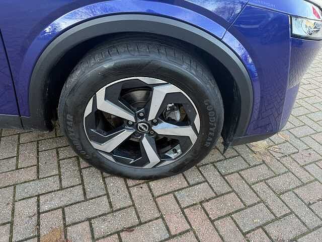 Nissan Qashqai 1.3 DiG-T MH N-Connecta 5dr