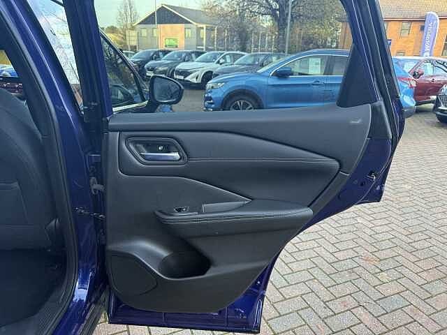 Nissan Qashqai 1.3 DiG-T MH N-Connecta 5dr