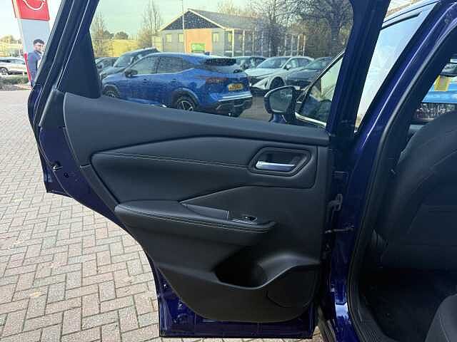 Nissan Qashqai 1.3 DiG-T MH N-Connecta 5dr