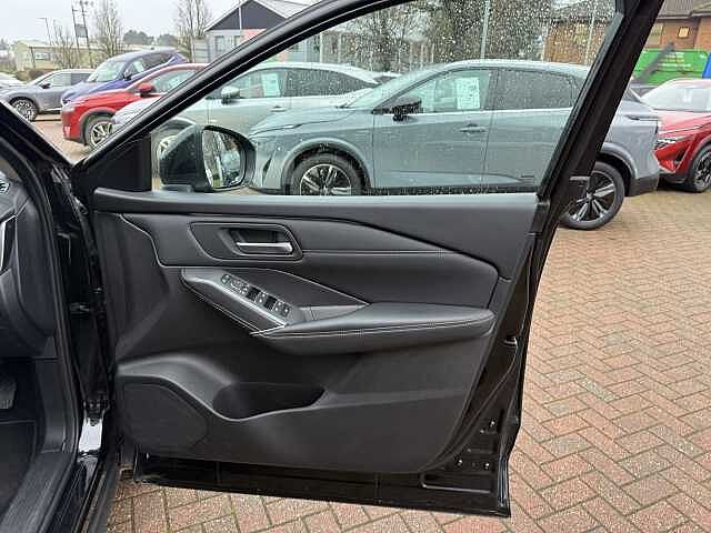 Nissan Qashqai 1.3 DiG-T MH N-Connecta 5dr