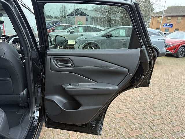 Nissan Qashqai 1.3 DiG-T MH N-Connecta 5dr