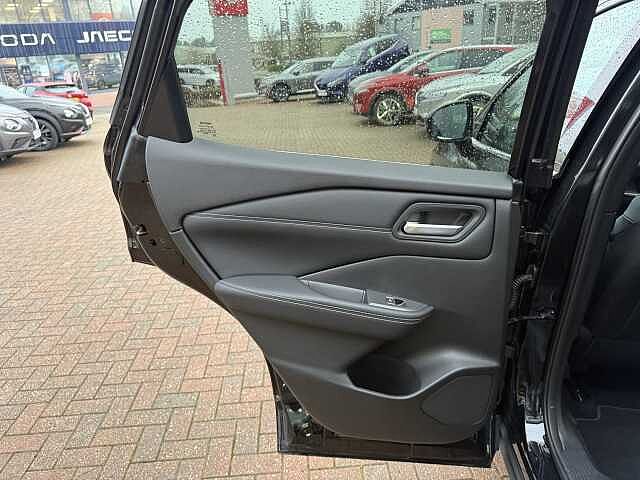 Nissan Qashqai 1.3 DiG-T MH N-Connecta 5dr