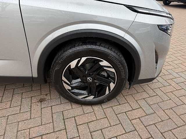 Nissan Qashqai 1.3 DiG-T MH N-Connecta 5dr