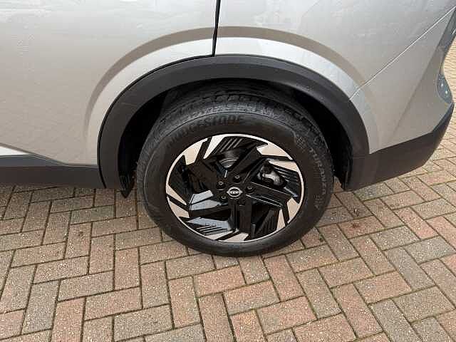 Nissan Qashqai 1.3 DiG-T MH N-Connecta 5dr