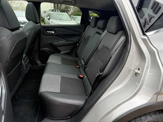 Nissan Qashqai 1.3 DiG-T MH N-Connecta 5dr