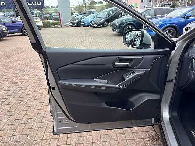 Nissan Qashqai 1.3 DiG-T MH N-Connecta 5dr