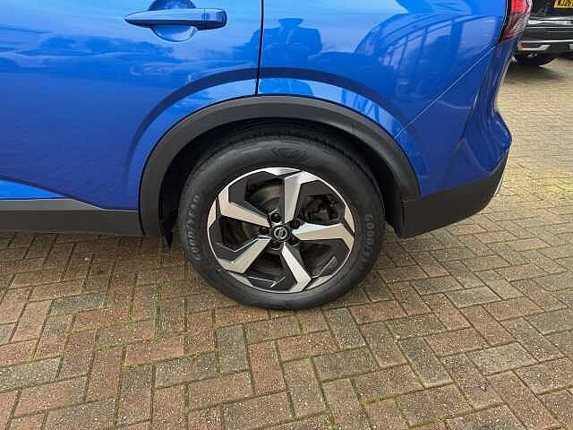 Nissan Qashqai 1.3 DiG-T MH Premiere Edition 5dr