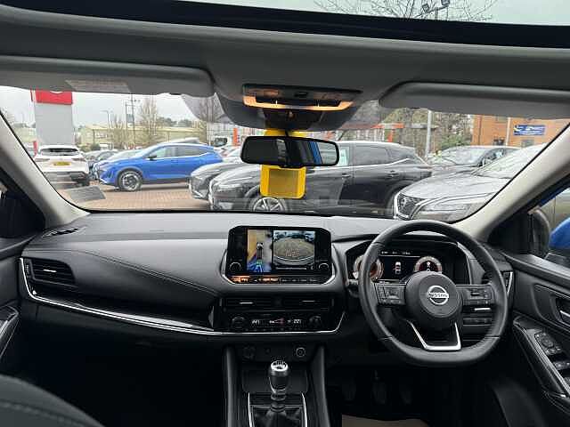 Nissan Qashqai 1.3 DiG-T MH Premiere Edition 5dr