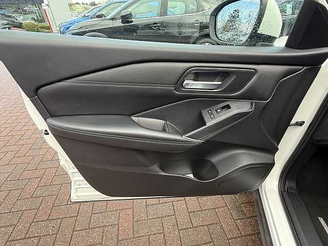 Nissan Qashqai 1.3 DiG-T MH 158 N-Connecta 5dr