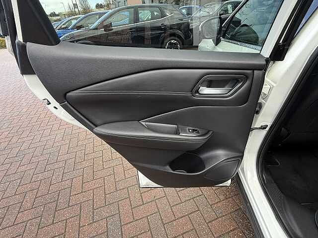 Nissan Qashqai 1.3 DiG-T MH 158 N-Connecta 5dr