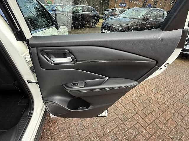 Nissan Qashqai 1.3 DiG-T MH 158 N-Connecta 5dr