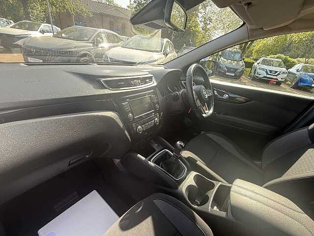Nissan Qashqai 1.3 DiG-T Acenta Premium 5dr