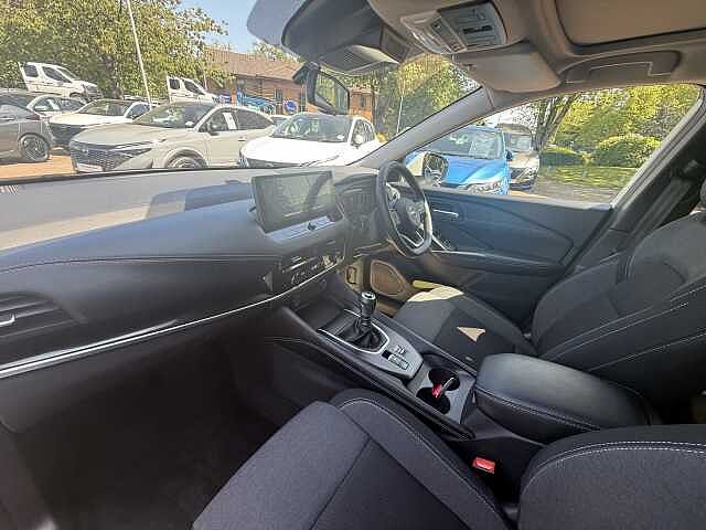 Nissan Qashqai 1.3 DiG-T MH N-Connecta 5dr