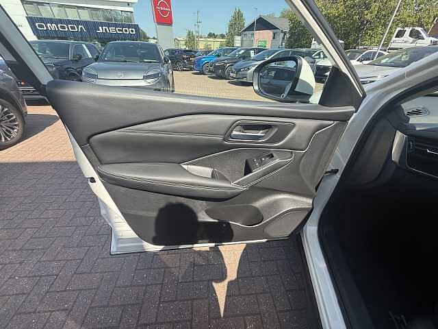 Nissan Qashqai 1.3 DiG-T MH N-Connecta 5dr