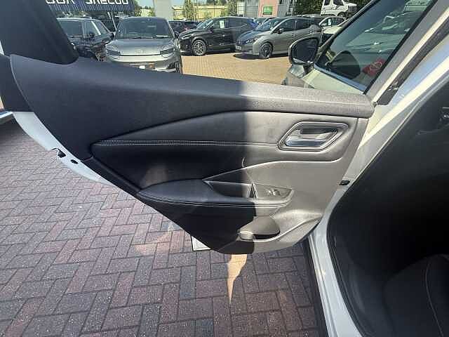 Nissan Qashqai 1.3 DiG-T MH N-Connecta 5dr