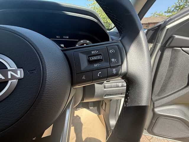 Nissan Qashqai 1.3 DiG-T MH N-Connecta 5dr