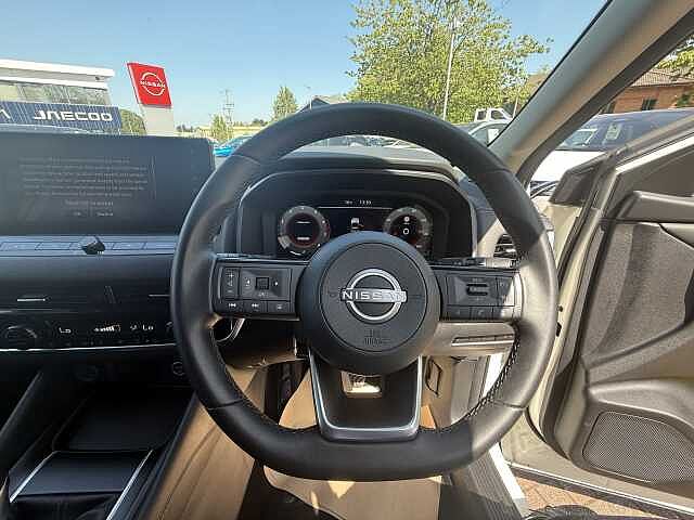 Nissan Qashqai 1.3 DiG-T MH N-Connecta 5dr